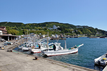 Fototapeta na wymiar 稲取金目や雛のつるし飾りでも有名な伊豆稲取の漁港風景です。