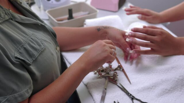Brasilian latin mid woman manicure profesional puting color nails autumn evoque