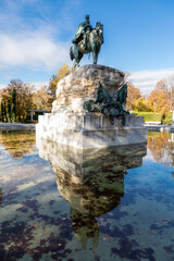 Obraz premium Autumn colors in El Retiro park in Madrid