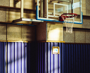 해가 들어오는 농구골대