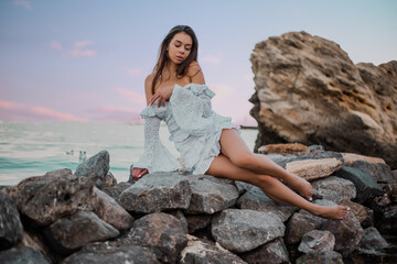 beautiful girl on the beach (sea / ocean)