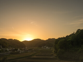 旅の途中、足を止めた村。一日の始まり。A village that stopped during the trip....