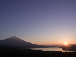 富士に帷が下りる時間。Time to go down to Mt. Fuji.