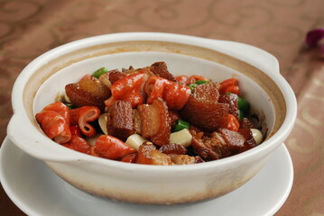 Braised pork in brown sauce