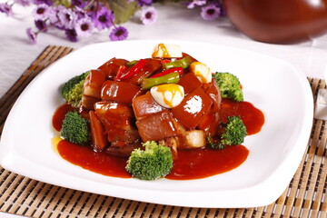 Braised pork in brown sauce