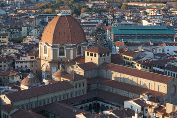 Fototapeta na wymiar Firenze.. Cappelle Medicee. Veduta aerea del complesso di San Lorenzo 