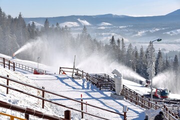 góry, zima, śnieg, Tatry, Zakopane, naśnieżanie stoków narciarskich,  - obrazy, fototapety, plakaty