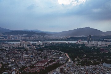 서울의 비 구름