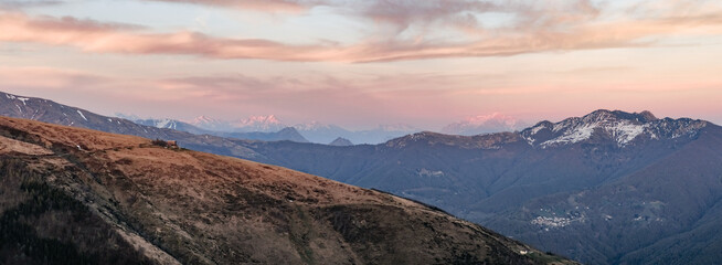 Fototapeta na wymiar Sonnenuntergang Berge Tessin
