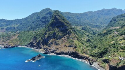 Fototapeta na wymiar beautiful coast line in Madeira