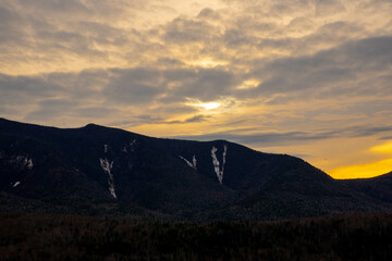 Fototapeta na wymiar Cloudly Sunset in New Hampshire White Mountains 