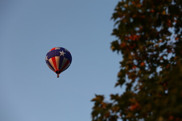 Fototapeta na wymiar hot air balloon