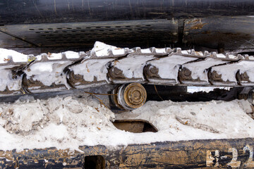 the carrier roller keeps the sagging track clogged with compressed snow