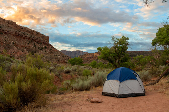 camping in the desert of southern utah near Zion national park with beautiful sunrise