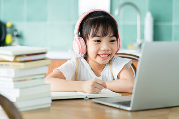 Fototapeta na wymiar Asian child studying at home