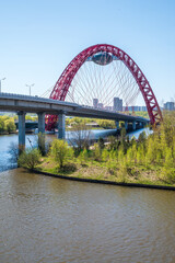 Fototapeta na wymiar Zhivopisny suspension bridge landscape in Moscow, Russia