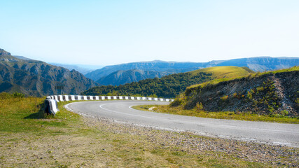 A sharp turn on the road to the Dzhily Su tract
