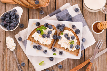 Rye bread with cottage cheese, blueberries and honey.