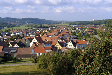 Obraz premium Landschaft und Weinberge bei Stammheim am Main, Landkreis Schweinfurt, Unterfranken, Franken, Bayern, Deutschland