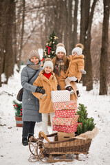 Family Christmas photo with a decorated Christmas tree in nature 3550.