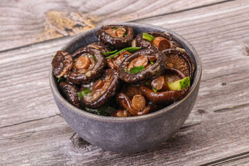 Marinated shiitake mushrooms with herbs