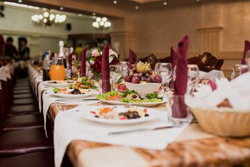 beautifully set table at a wedding banquet with delicious food and alcohol
