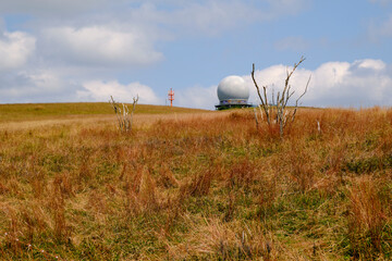 Die Wasserkuppe, der höchste Berg der Rhön im Herbst, Biosphärenreservat Rhön, Hessen,...