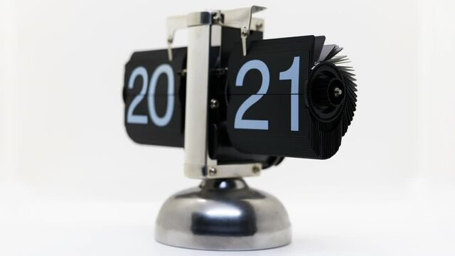 バタバタ時計式カレンダーがめくれて2021年が2022年になる新年カウントダウン動画