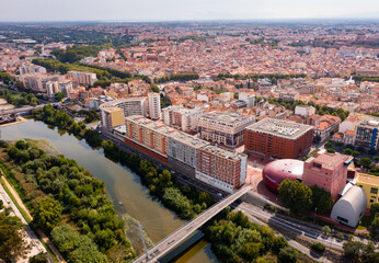 Naklejka premium Bird's eye view of Perpignan, France. Residential buildings and Tet River visible from above.