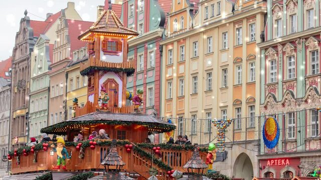 27 November 2019 - Worclaw, Poland: Huge Number Of People During The Pandemic And The Growth Of Diseases From Covid SARS-CoV-2 B.1.1.529 On Christmas Fair In Wroclaw, Poland