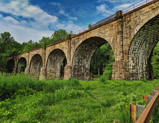 Fototapeta na wymiar Historical old arched bridge of the Thomas Viaduct in Elrkridge Maryland.