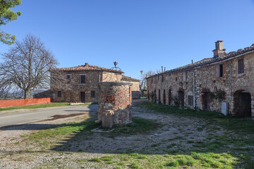 Borgo semi-abbandonato di Anqua: il vecchio pozzo