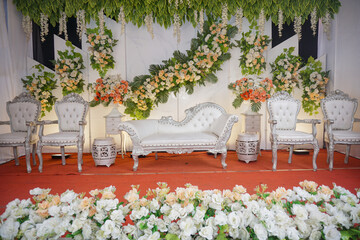 Simple elegant wedding stage decoration inspiration as a recommendation for a simple wedding