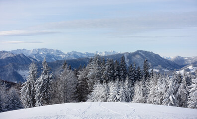 ein herrlicher Wintertag im österreichischen Alpenvorland 