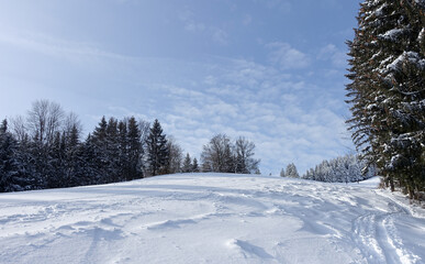 ein herrlicher Wintertag im österreichischen Alpenvorland 