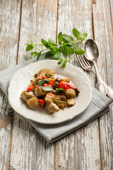 artichoke tomatoes and black olives salad