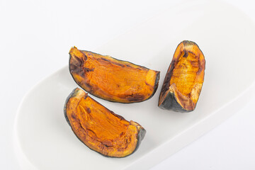 Roasted autumn squash Slices in a dish.