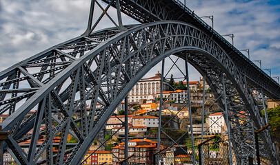 Ponte Dom Luís I, Fachwerk-Bogenbrücke , Metallbrücke    Porto am Rio Douro, Küstenstadt Portugals,  Brücken, Portwein, Altstadt mittelalterlichen Viertel Ribeira, porto Flussufer