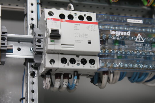 An electric current protection circuit breaker, an electromagnetic contactor and an electric busbar distribution unit in the control panel.