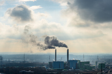 Emssionen bei der Industrieproduktion: Klimawandel und Nachhaltigkeit