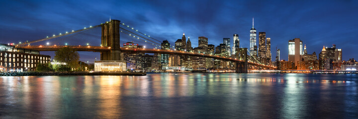 Brooklyn Bridge panorama at night, New York City, USA - obrazy, fototapety, plakaty
