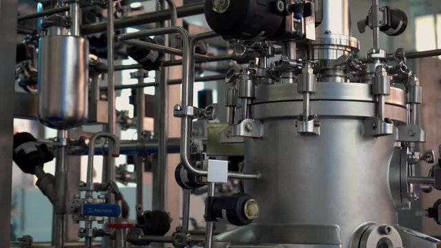 Equipment for pharmaceutical and chemical industry, biotechnological and chemical reactor