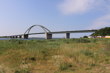Blick auf die Fehmarnbrücke, die Verbindungsbrücke zwischen der Ostseeinsel Fehmarn und dem...