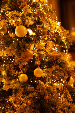 Christmas tree and gifts