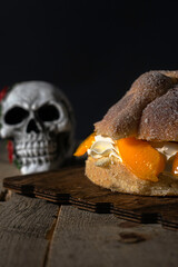 Pan de muerto con durazno