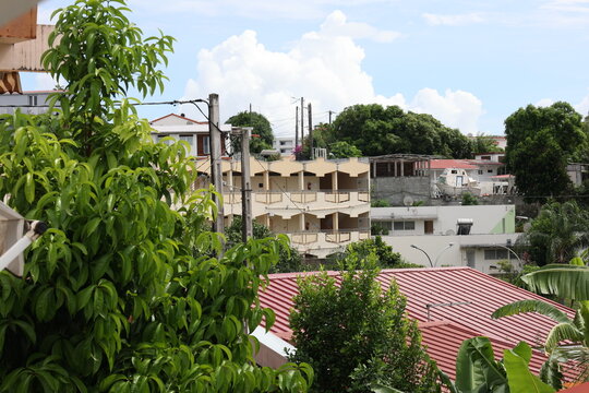 covid-19 mise en place d'un couvre-feu en Martinique Ozanam Cité Batelière quartier populaire de Schœlcher
