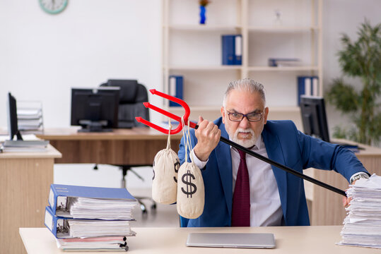 Old male employee unhappy with excessive work in the office