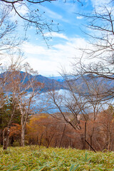 日本百名山　男体山四合目から臨む紅葉した中禅寺湖	