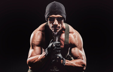 Obraz na płótnie Canvas Muscular Man with Sunglasses 