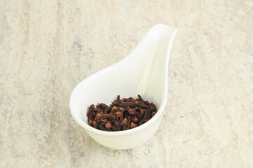 Dry Clove aroma in the bowl